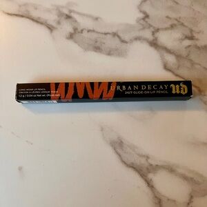 Urban Decay  Lip Pencil- Conspiracy
